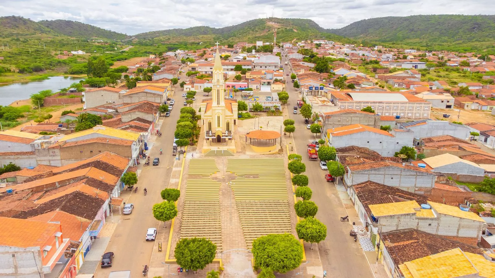 Prefeitura de Santa Cruz inicia construção de uma nova creche padrão FNDE